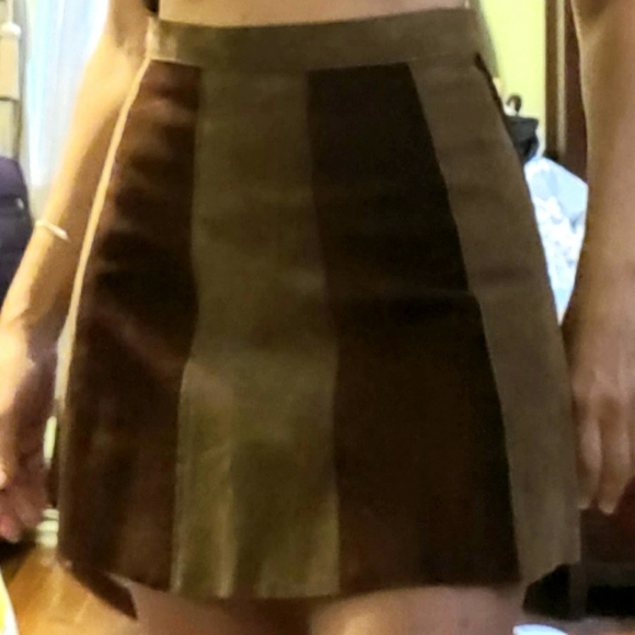 Suede striped mini skirt with full zippered back - Picture 5 of 7